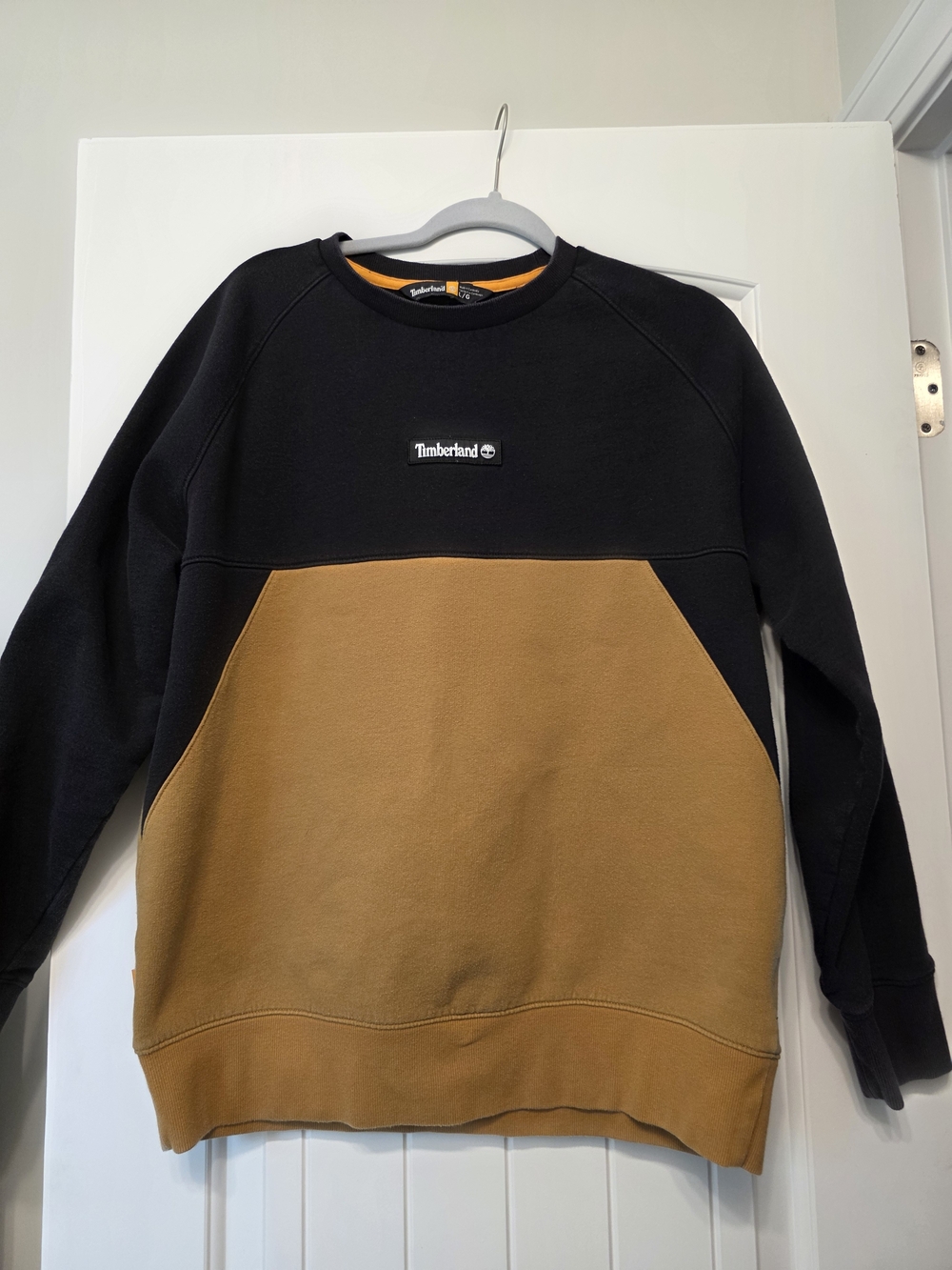 Timberland Men’s Black and Brown Two-Tone Crewneck Sweatshirt